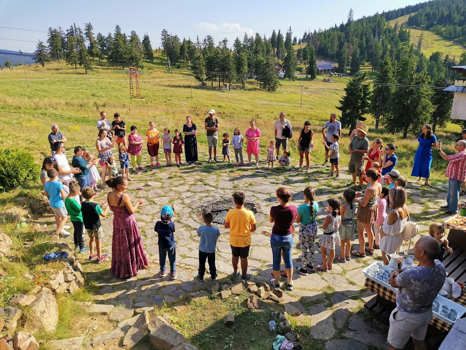 Közösségi pillanat a Kerekerdő Waldorf életéből