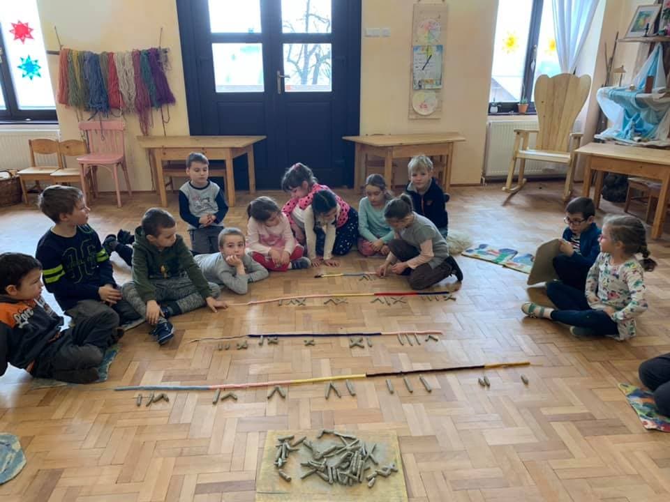 Közösségi pillanat a Kerekerdő Waldorf életéből