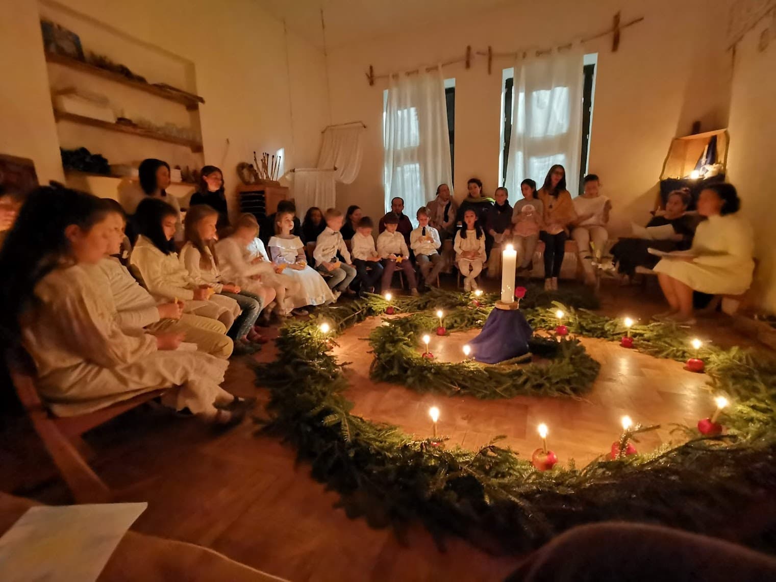 Közösségi pillanat a Kerekerdő Waldorf életéből