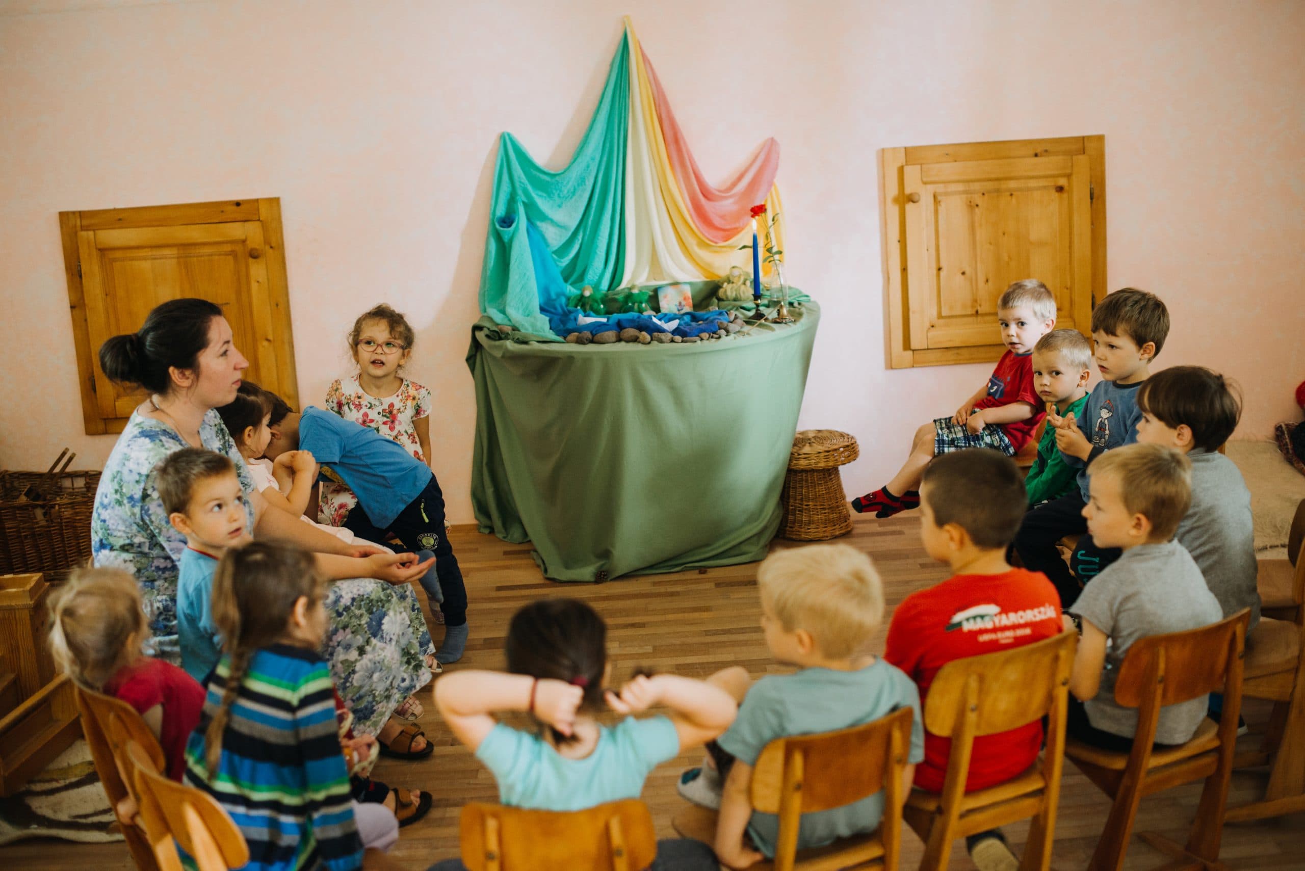 Közösségi pillanat a Kerekerdő Waldorf életéből